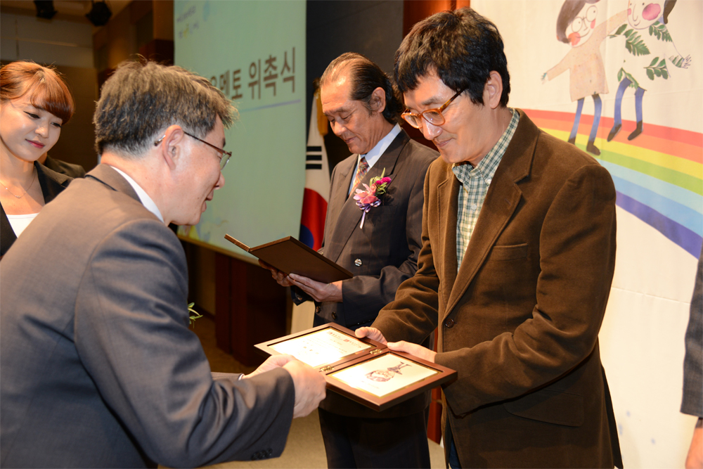 대2013년 11월 18일 백범김구기념관에서 개최되었던 멘토링 대회 행사시 대한민국 아름다운 멘토로 위촉사진